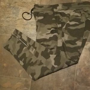 3/40- PINK green camo sweatpants- zipper on bott…